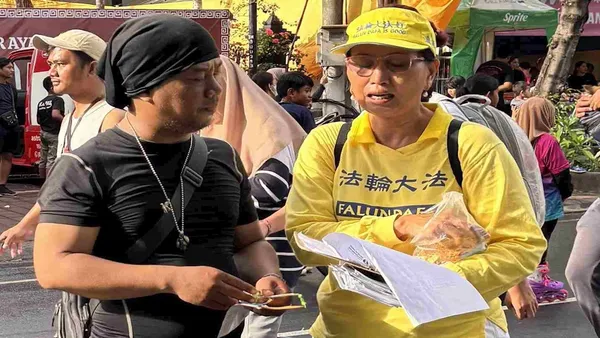Người dân phản đối việc bức hại học viên Pháp Luân Công tại Trung Quốc