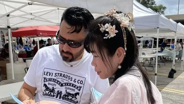 Giới thiệu Pháp Luân Công tại Lễ hội Ngày Độc lập ở Khu phố Tàu Houston