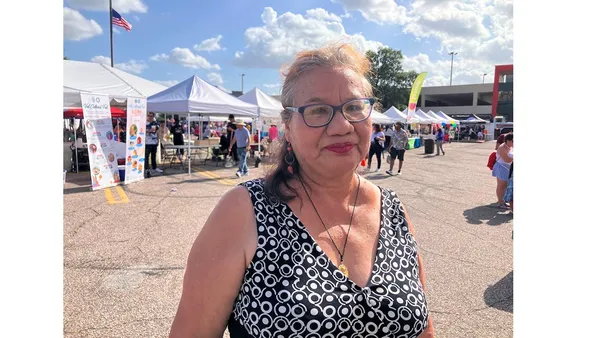 Giới thiệu Pháp Luân Công tại Lễ hội Ngày Độc lập ở Khu phố Tàu Houston