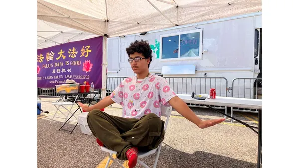 Giới thiệu Pháp Luân Công tại Lễ hội Ngày Độc lập ở Khu phố Tàu Houston